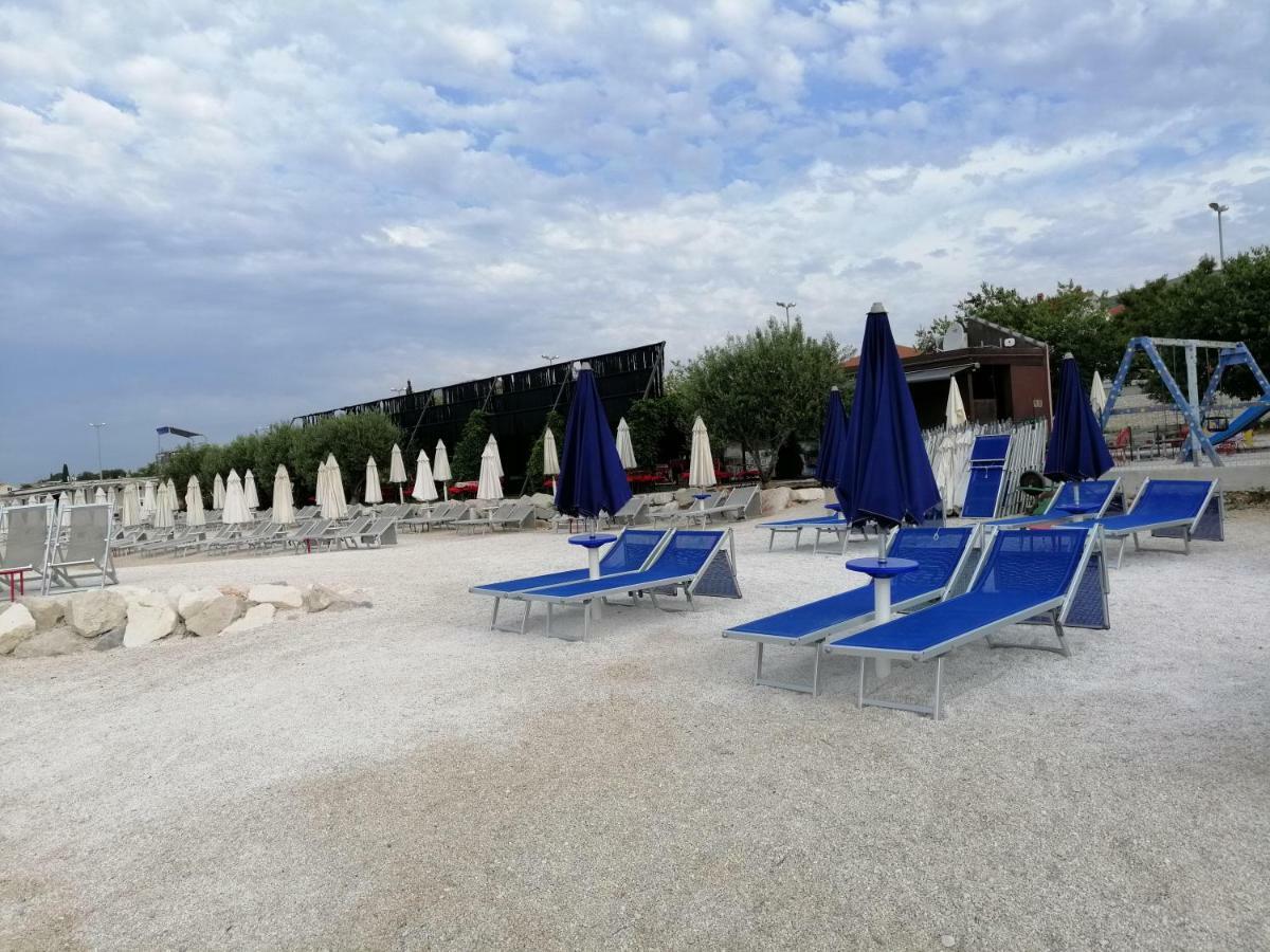 Apartments Flora Trogir Exteriör bild